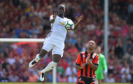 Eric Bailly chơi cực kì chắc chắn trước Burnley