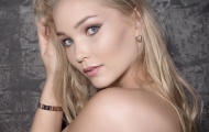 Vẻ đẹp không tì vết của Arna Yr Jonsdottir