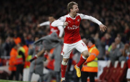 Monreal tiếp tục tỏa sáng giúp Arsenal sáng cửa top 4