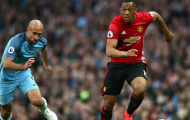 Hòa M.U, Pep Guardiola nổi đóa với hàng thủ 'toàn ông già'
