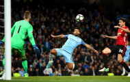Tung đến 8 cú sút, Aguero vẫn không thể phá lưới Man United