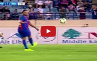 Ronaldinho kiến tạo không cần nhìn khiến fan “lác mắt“