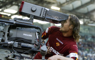 Những khoảnh khắc ấn tượng của VUA TOTTI trong các trận derby thành Rome