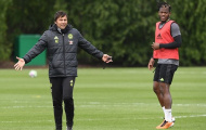 Conte đốc thúc học trò trên sân tập