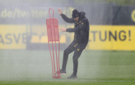 Tuchel bị xịt nước trong buổi tập của Dortmund
