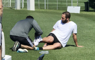 NÓNG: Higuain 'gục ngã' trong buổi tập của Juventus
