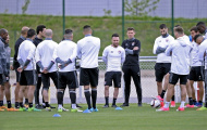 Nụ cười không thể che mờ bầu không khí ảm đạm tại Lyon 