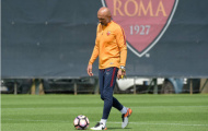 Trước tin đồn bất hòa, Spalletti cười không nổi trên sân tập của Roma