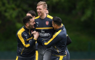 Dàn sao Arsenal đầy tinh nghịch trên sân tập trước trận gặp Stoke
