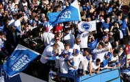 Brighton diễu hành ăn mừng ngày trở lại giải Ngoại hạng