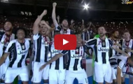 Khoảng khắc Juventus nâng cao cúp vô địch Coppa Italia