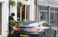 Fellaini gặp rắc rối khi dạo phố