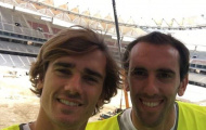 Torres, Griezmann mang đồ bảo hộ lao động đến thăm SVĐ mới Wanda Metropolitano
