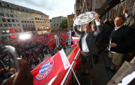Chùm ảnh: Bayern ăn mừng ngôi vô địch hoành tráng cùng CĐV nhà