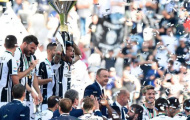 Vùi dập Crotone, tiệc lên ngôi của Juve càng thêm vui