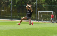 Sanchez luyện 'tuyệt chiêu' của CR7 trên sân tập