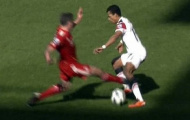 Khoảnh khắc Carragher tung đòn triệt hạ Luis Nani