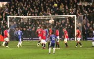Mata đá phạt cực hiểm nhưng không thể làm khó De Gea