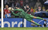 Van der Sar làm nản lòng các chân sút Chelsea