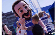 Người hâm mộ háo hức tham dự buổi lễ trưng bày của Juventus tại Cardiff