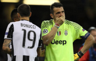 An ủi đồng đội, nhưng Buffon chẳng thể an ủi chính mình