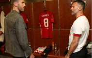 Carrick tất bật đi thăm từng người bạn cũ tại Old Trafford