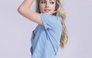 Buffon lỗi hẹn, người đẹp Katelyn Tarver 'thao thức'