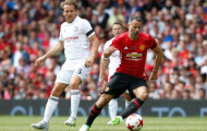 Tình huống Giggs xử lý xuất thần khiến Carragher ngã nhào