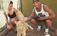 Nghỉ hè thư giãn, Martial đưa bạn gái đi thăm... sư tử