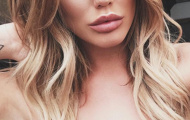 Thân hình quyến rũ đáng mơ ước của người đẹp Charlotte Crosby