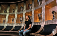 Trai đẹp Ricardo Rodriguez 'ngơ ngác' trước kho tàng của AC Milan