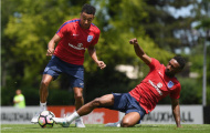 Southgate ra sân chiến, Defoe 'chém' không nể một ai
