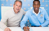 Chính thức: Man City ký hợp đồng 4 năm với trung vệ người Anh