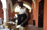 Pogba CHÍNH THỨC có thương hiệu... gối riêng