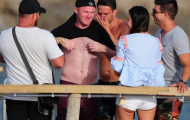 Rooney tận hưởng kỳ nghỉ trên du thuyền sang trọng