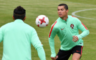 Fan phấn khích vì được đập tay Ronaldo ngay trên sân tập