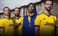 Juventus khoe ảnh, Chelsea chỉ biết câm nín