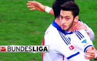 Cú sút phạt từ giữa sân 'để đời' của Calhanoglu