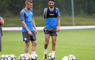 Mặc tin đồn, Riyad Mahrez tập luyện hăng say trong ngày đầu hội quân