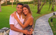Để CĐV Arsenal ngóng trông, Sanchez khoe ảnh tình tứ cùng bạn gái
