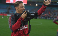 Ozil tập làm nhiếp ảnh gia, Arsenal tập trước trận Western Sydney Wanderers