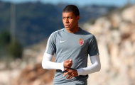 Mbappe từ chối ký tặng fan Real Madrid