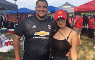 Fan nữ bốc lửa 'hâm nóng' trận mở màn của Man Utd