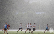 Sao AC Milan đội mưa luyện tập, sếp lớn hài lòng