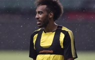 Mặc tin đồn về tương lai, Aubameyang vẫn hăng say tập luyện