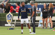 Mourinho đã nói gì khi gặp lại Ashley Cole?