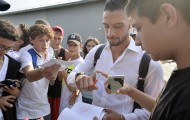 De Sciglio bị vây kín ngay khi vừa tới Turin