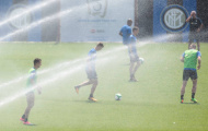 Inter dùng cả hệ thống tưới sân để giải nhiệt cho cầu thủ