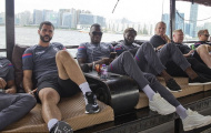 Benteke cực ngầu khám phá Hong Kong