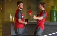 Ramsey cay cú khi bị hạ gục trong môn bóng bàn